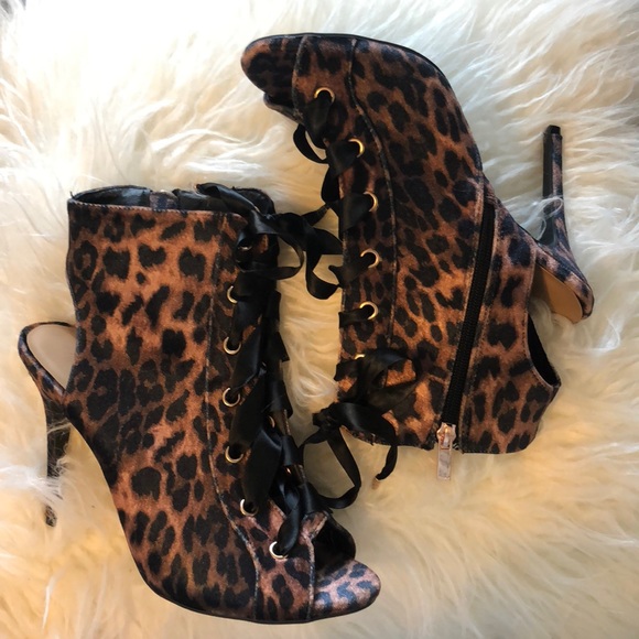 Charlotte Russe Shoes - ⭐️SALE⭐️ Charlotte Russe Leopard Print Heels😍